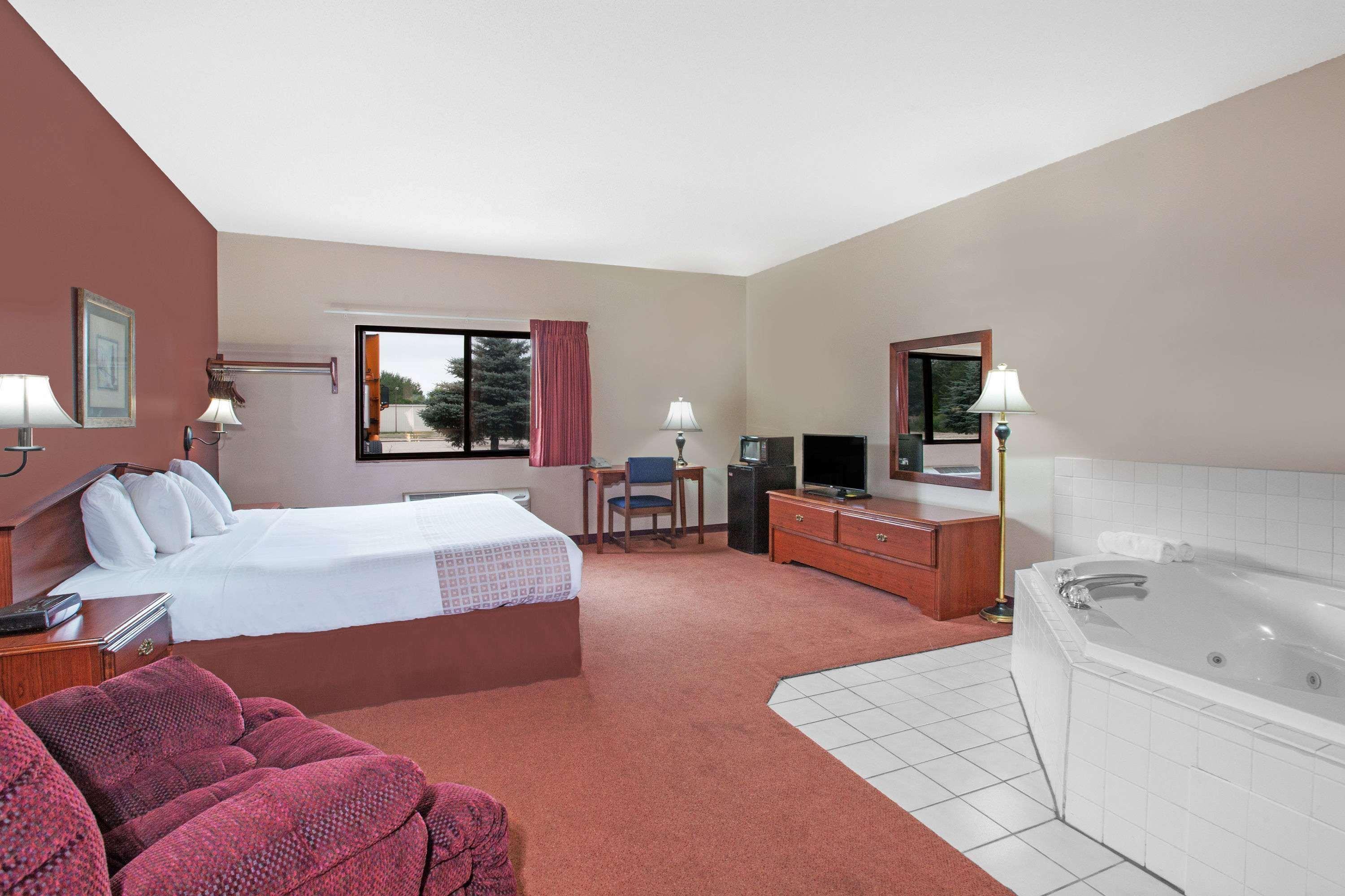 Super 8 By Wyndham Mason Hotel 2*