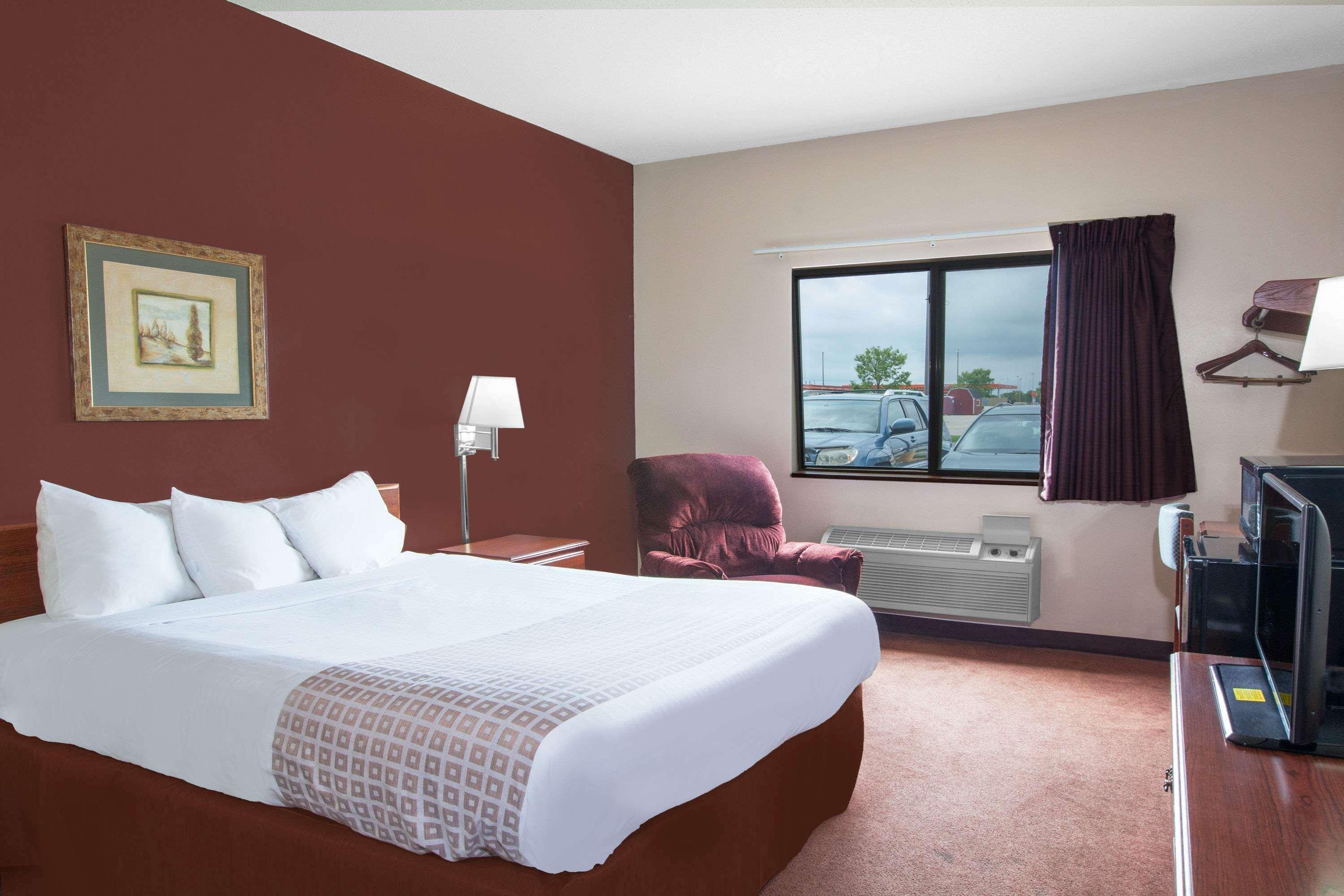 Super 8 By Wyndham Mason