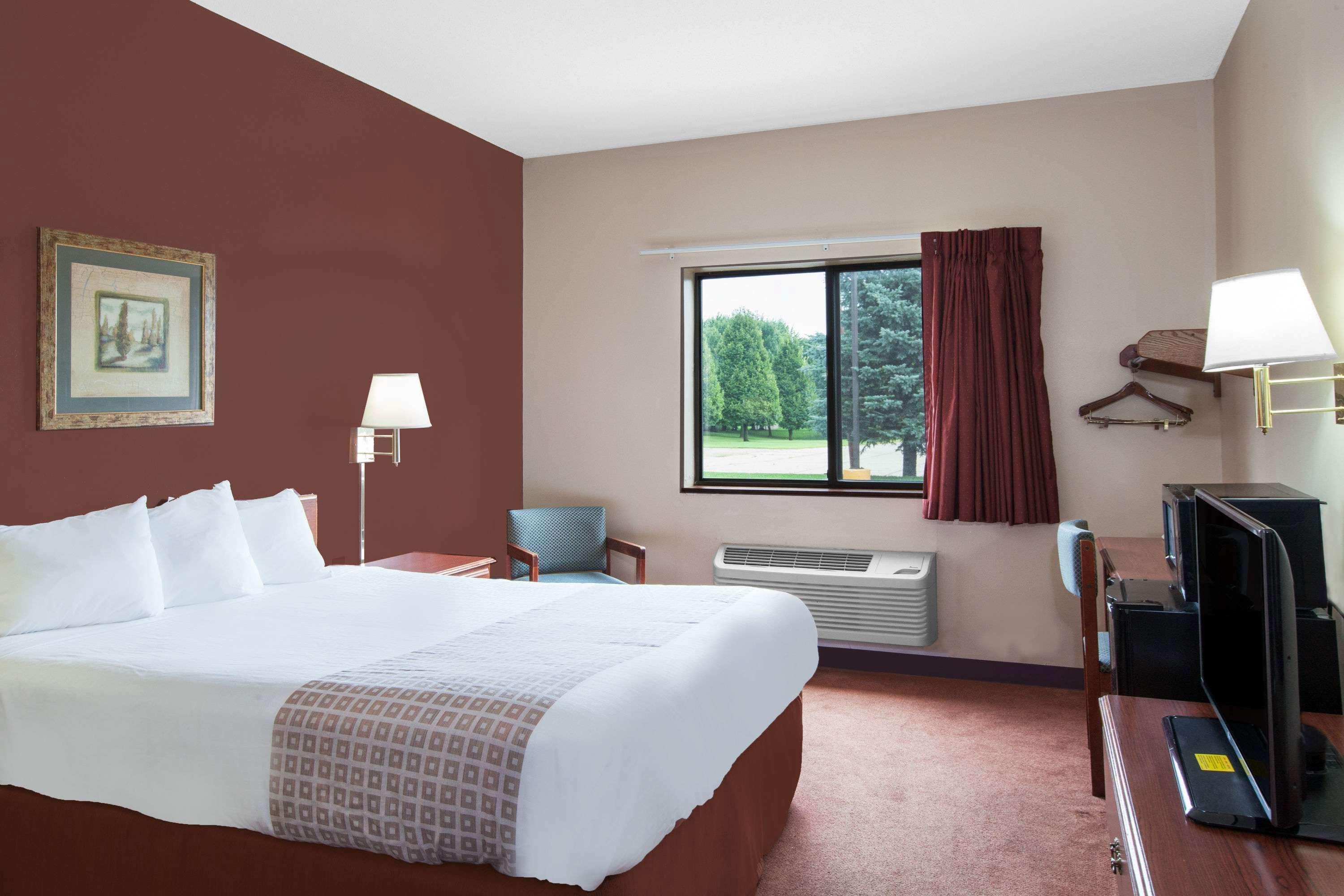 Hotel Super 8 By Wyndham Mason