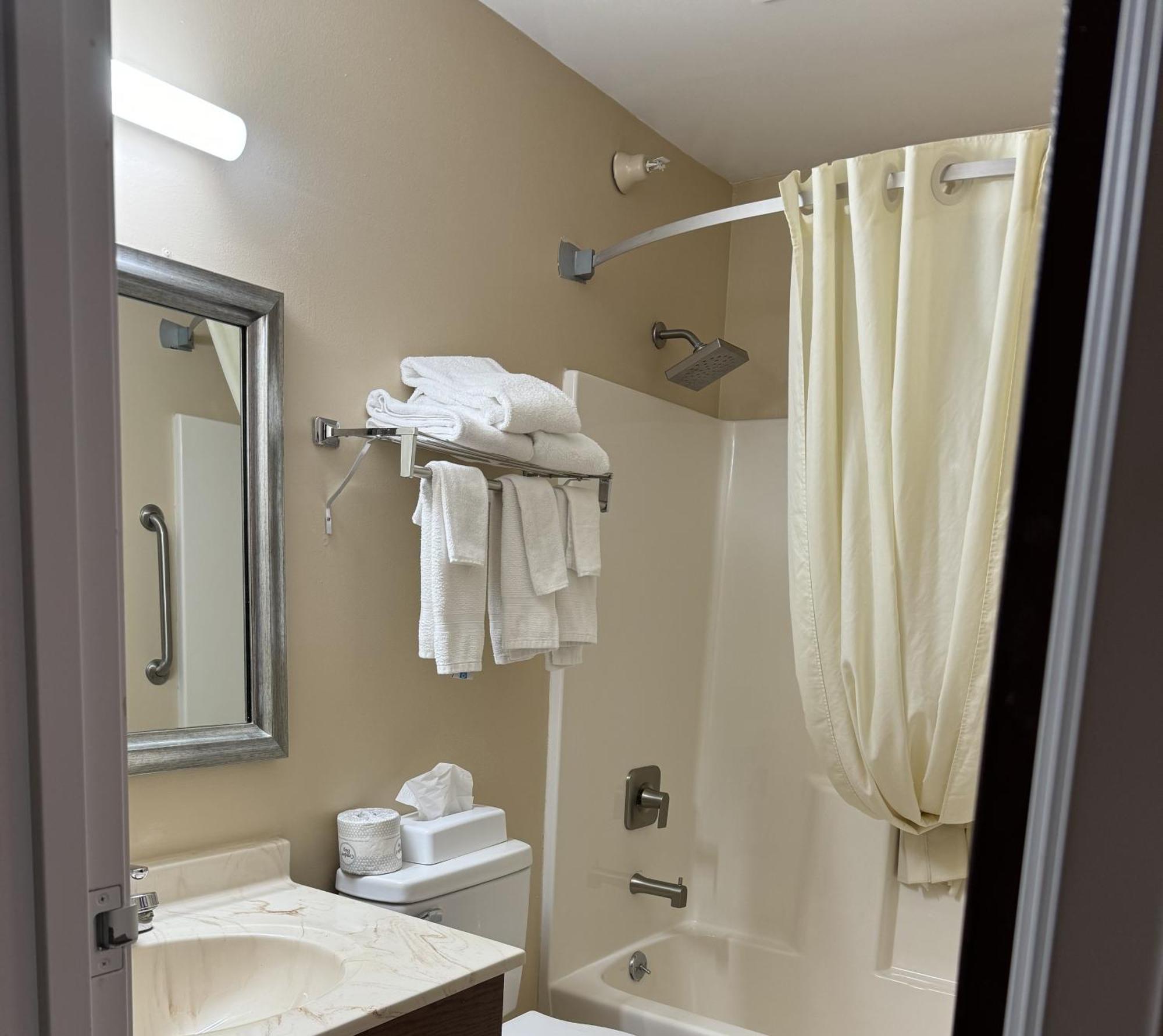Super 8 By Wyndham Mason Hotel 2*