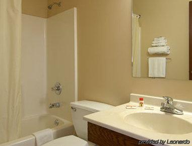 Super 8 By Wyndham Mason Hotel